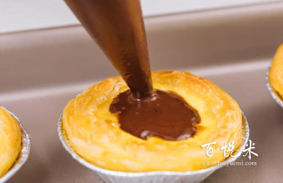 蛋撻液加點(diǎn)巧克力,能有不一樣的感覺,家人小孩都愛吃